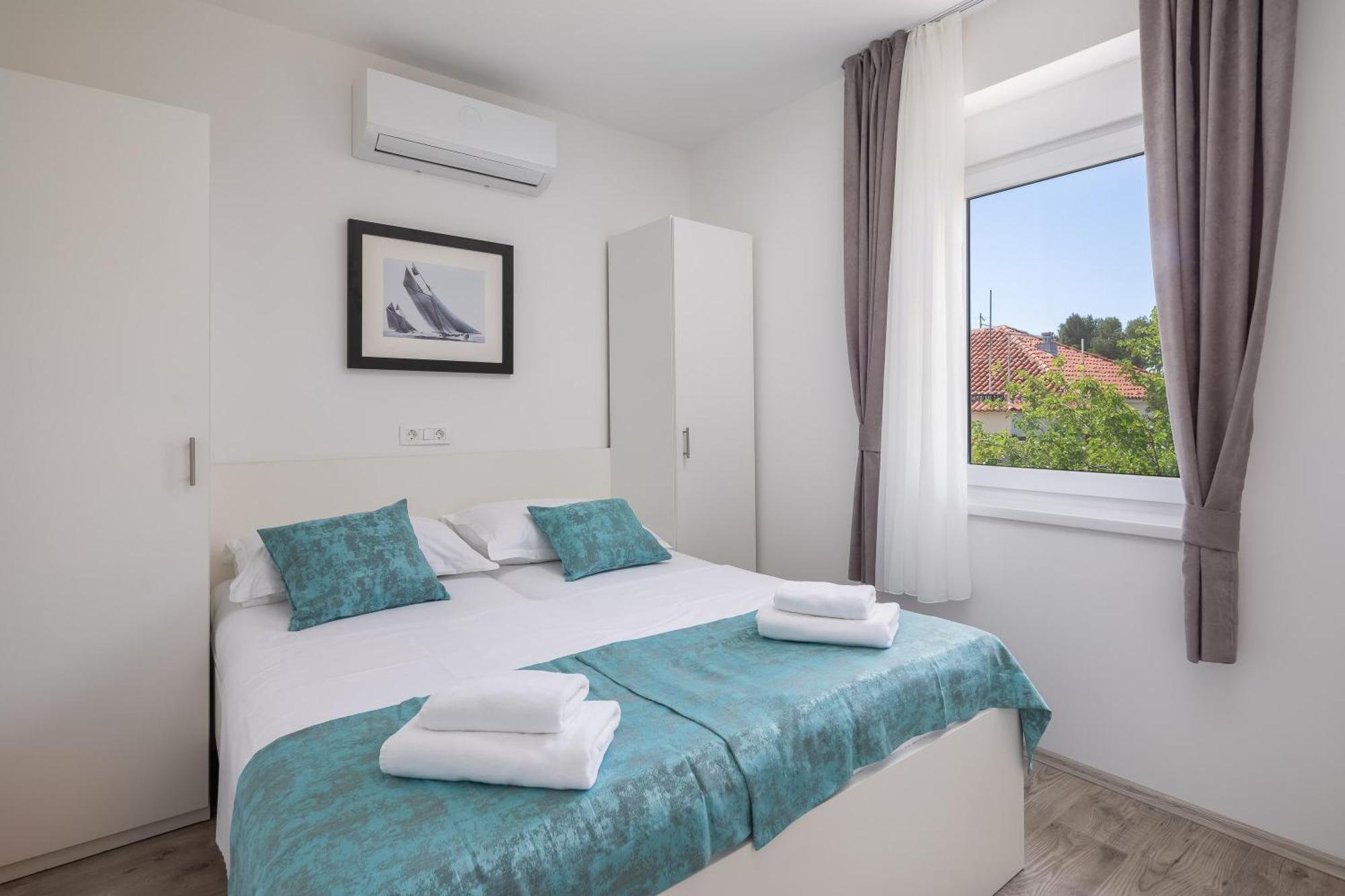 Beachfront Apartments Providenca With Free Parking Makarska Exterior photo